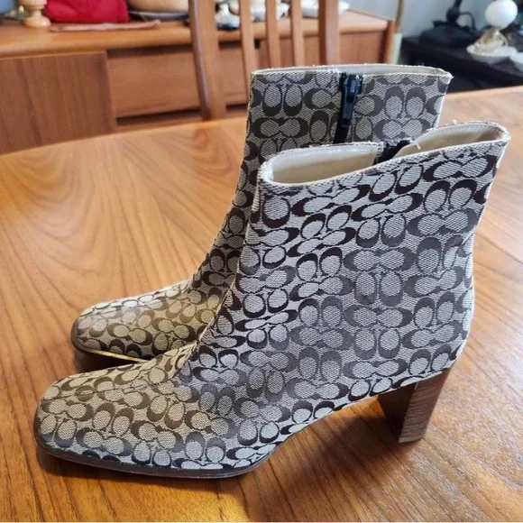 Women’s Coach Boots - Picture 6 of 8